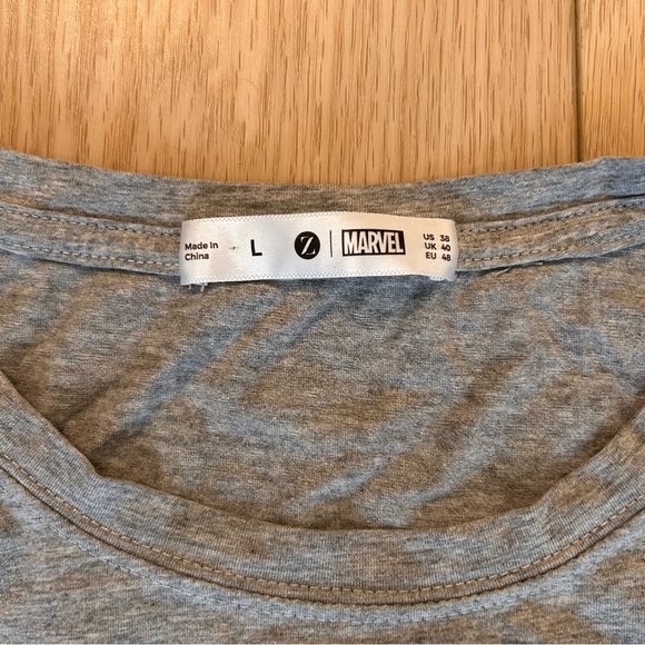 MARVEL Spider-Man Grey Tee Size Large - Picture 3 of 4